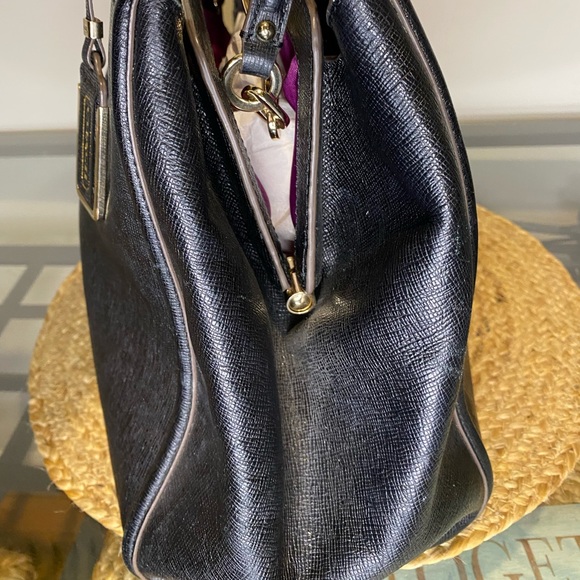 Authentic Coach Large Handbag - Picture 2 of 5